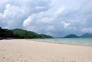 探寻广宁省云顿海上“绿色玉石”之美